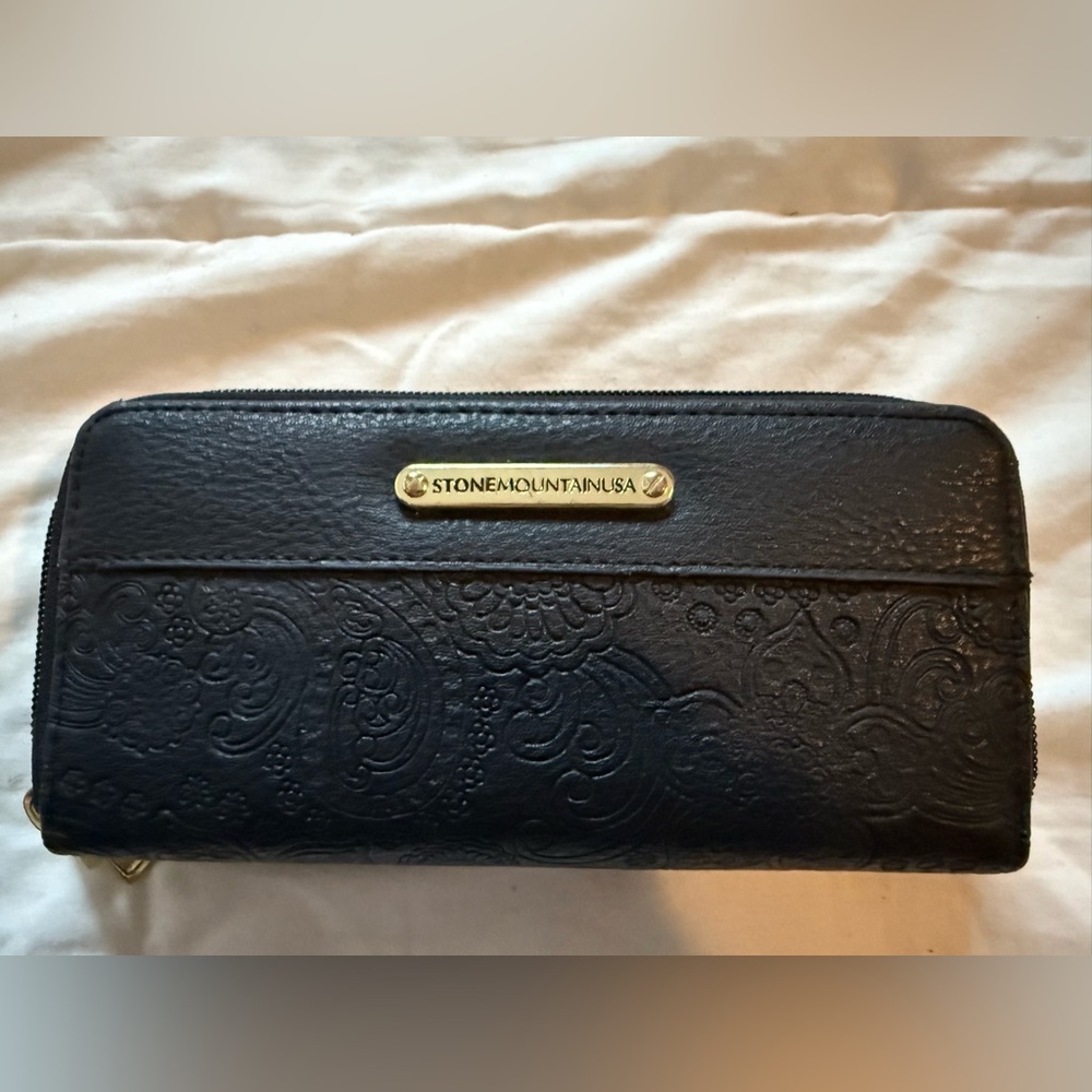 Stone Mountain Accessories Embossed Black Wallet
